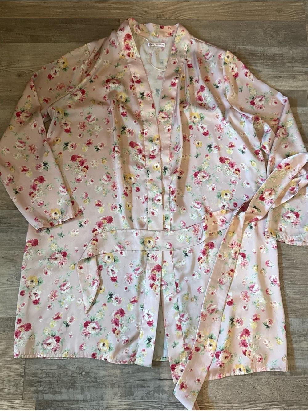 Zara Women’s Floral Pink Pajama Robe - size M
